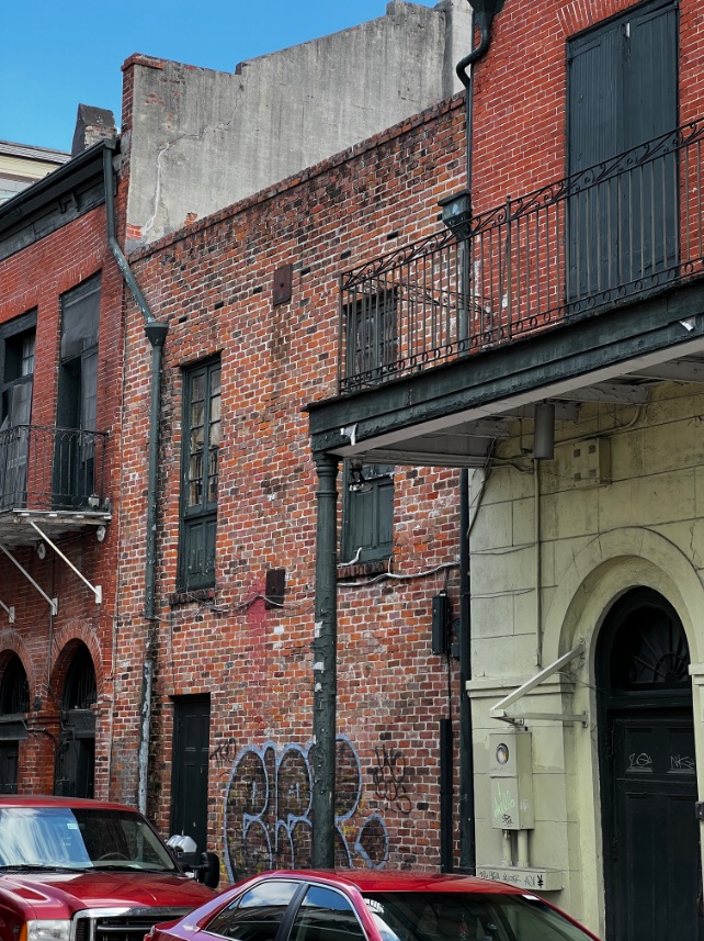 Photo of of balcony in the French Quarter of New Orleans, LA